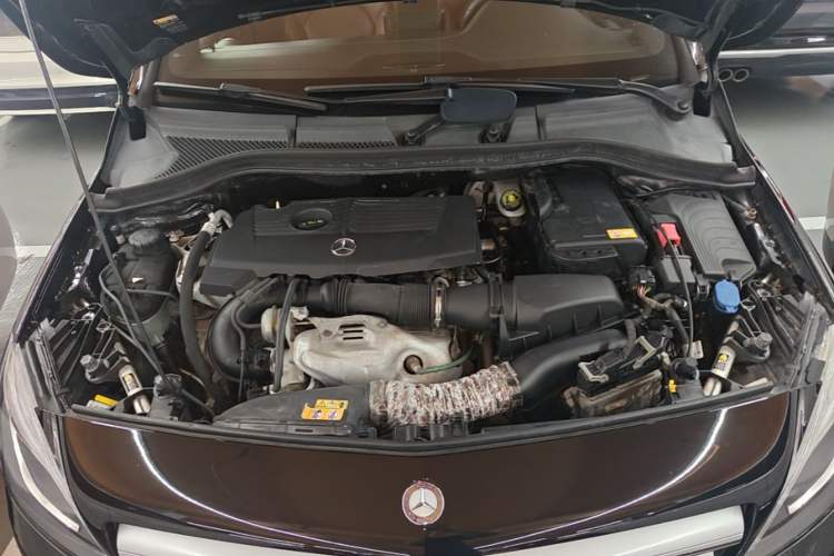 Used Mercedes-Benz B-Class 2012 B 200 Engine Bay