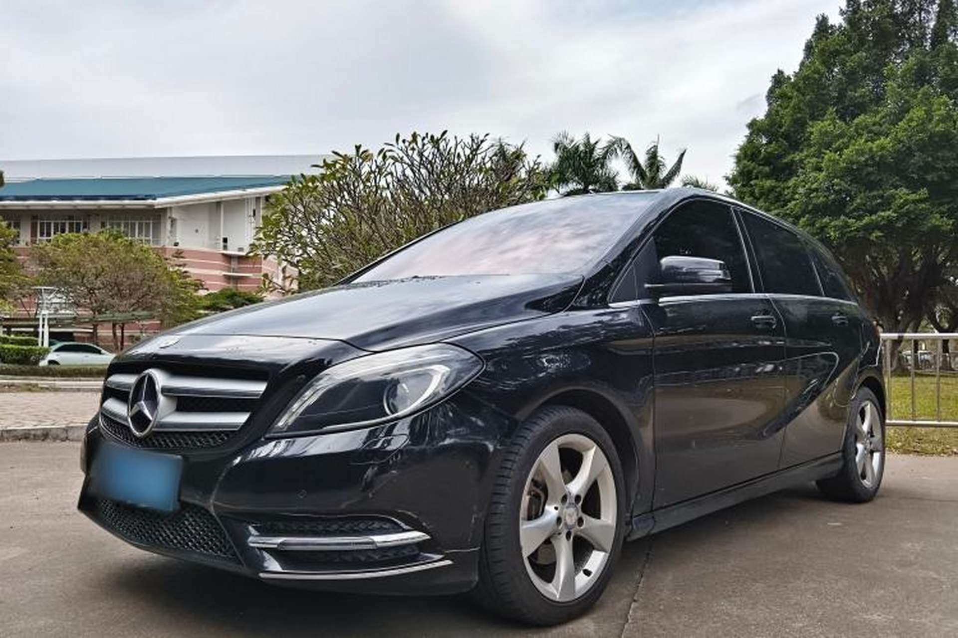 Used Mercedes-Benz B-Class 2012 B 200 Front Left 45 Deg