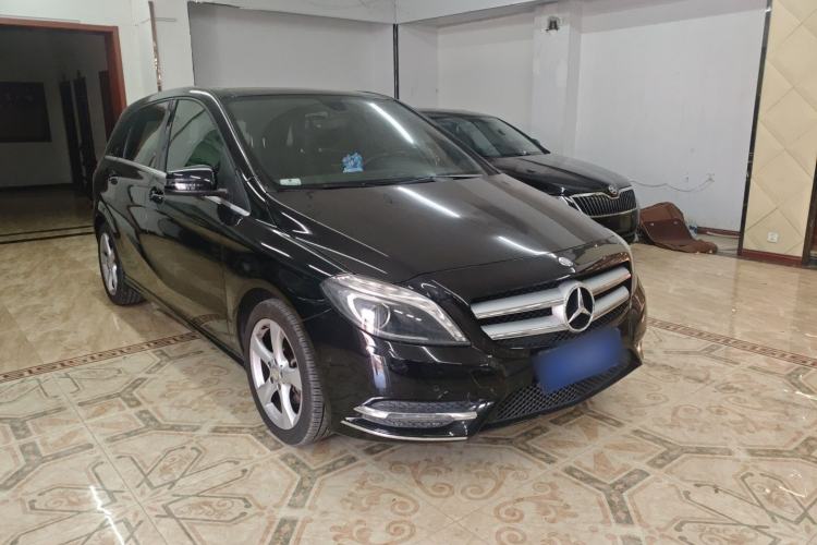Used Mercedes-Benz B-Class 2012 B 200 Front Right 45 Deg