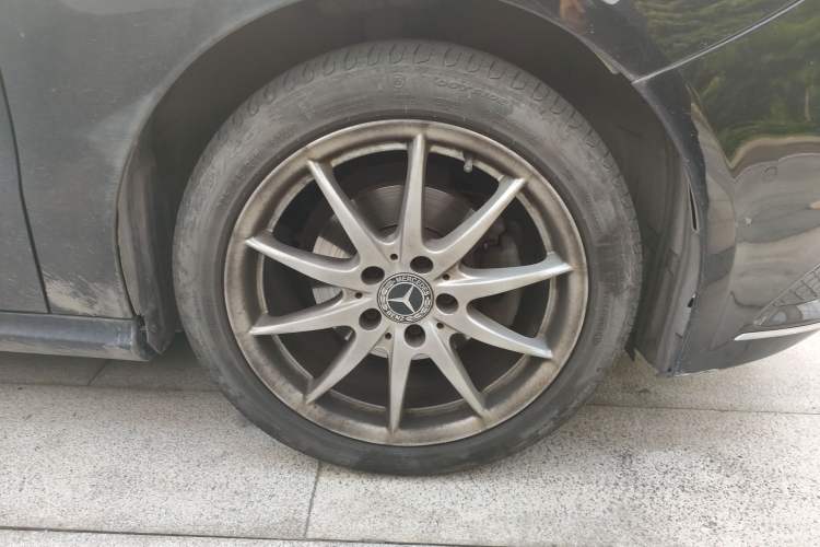 Used Mercedes-Benz B-Class 2012 B 180 Right Front Wheel Hub