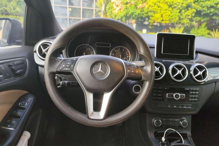 Used Mercedes-Benz B-Class 2012 B 180 Steering Wheel