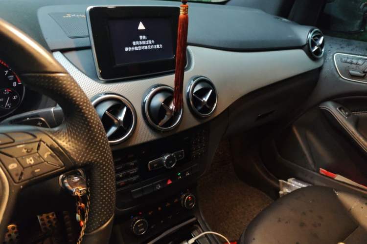 Used Mercedes-Benz B-Class 2012 B 200 Audio And AC Panel