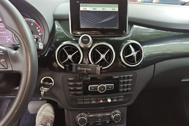 Used Mercedes-Benz B-Class 2012 B 180 Audio And AC Panel