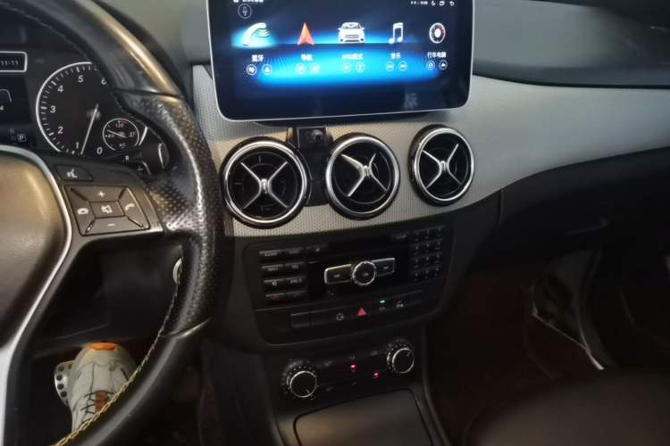 Used Mercedes-Benz B-Class 2012 B 200 Audio And AC Panel