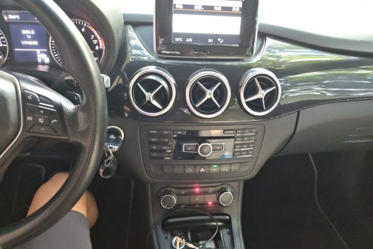 Used Mercedes-Benz B-Class 2012 B 180 Audio And AC Panel