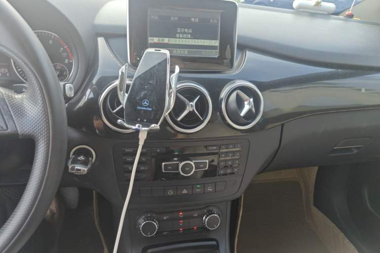 Used Mercedes-Benz B-Class 2012 B 180 Audio And AC Panel