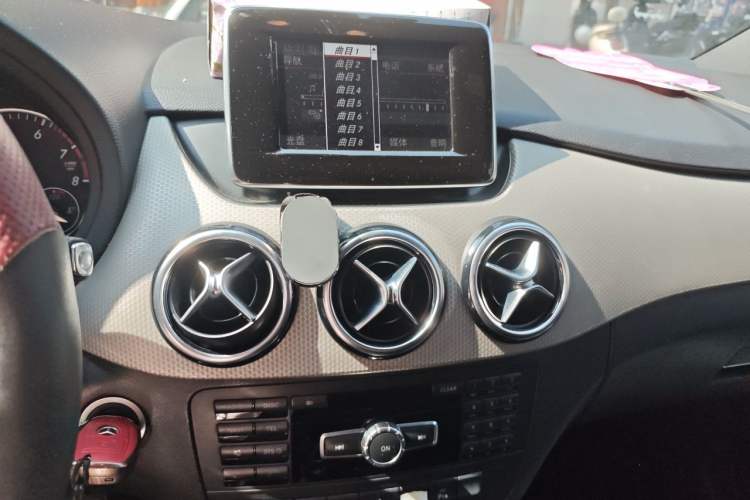 Used Mercedes-Benz B-Class 2012 B 200 Audio And AC Panel