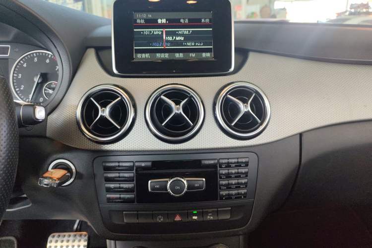 Used Mercedes-Benz B-Class 2012 B 200 Audio And AC Panel