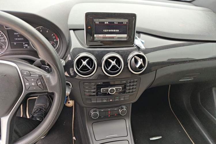 Used Mercedes-Benz B-Class 2012 B 180 Audio And AC Panel