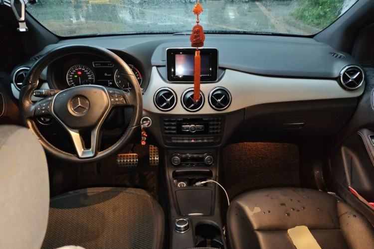 Used Mercedes-Benz B-Class 2012 B 200 Center Console