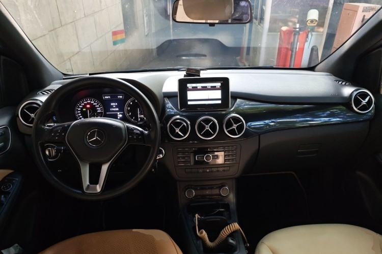 Used Mercedes-Benz B-Class 2012 B 180 Center Console