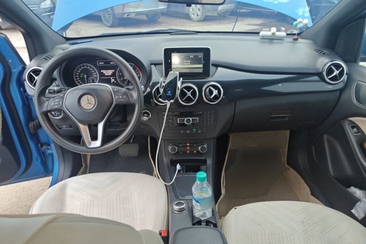 Used Mercedes-Benz B-Class 2012 B 180 Center Console