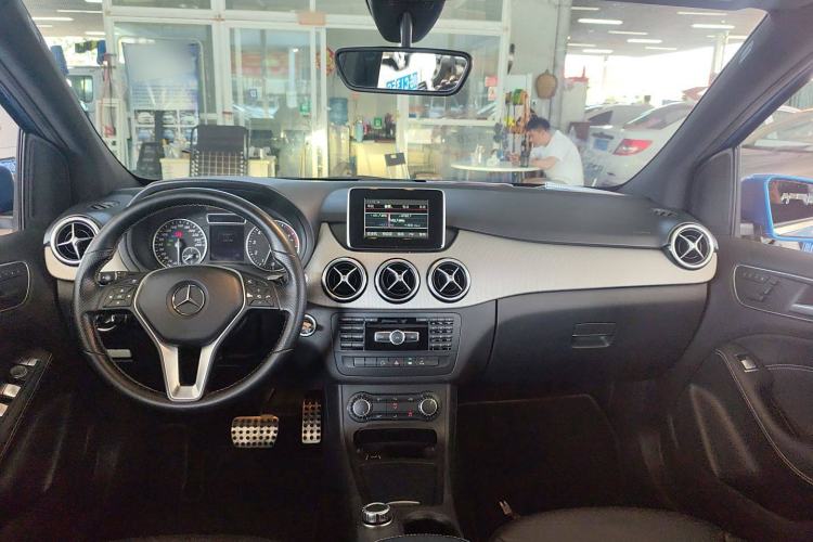 Used Mercedes-Benz B-Class 2012 B 200 Center Console