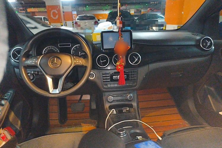 Used Mercedes-Benz B-Class 2012 B 180 Center Console