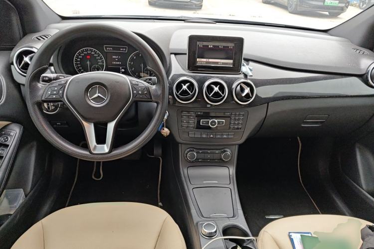 Used Mercedes-Benz B-Class 2012 B 180 Center Console