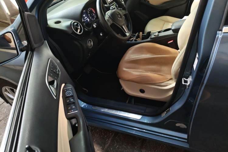 Used Mercedes-Benz B-Class 2012 B 180 Driver Seat