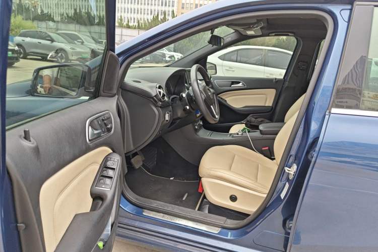 Used Mercedes-Benz B-Class 2012 B 180 Driver Seat