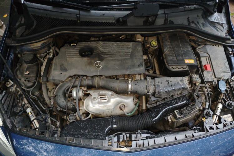 Used Mercedes-Benz B-Class 2012 B 200 Engine Bay