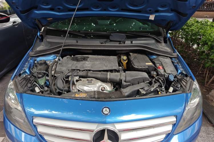 Used Mercedes-Benz B-Class 2012 B 180 Engine Bay