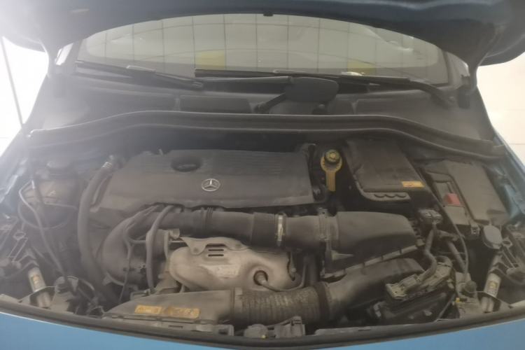 Used Mercedes-Benz B-Class 2012 B 200 Engine Bay