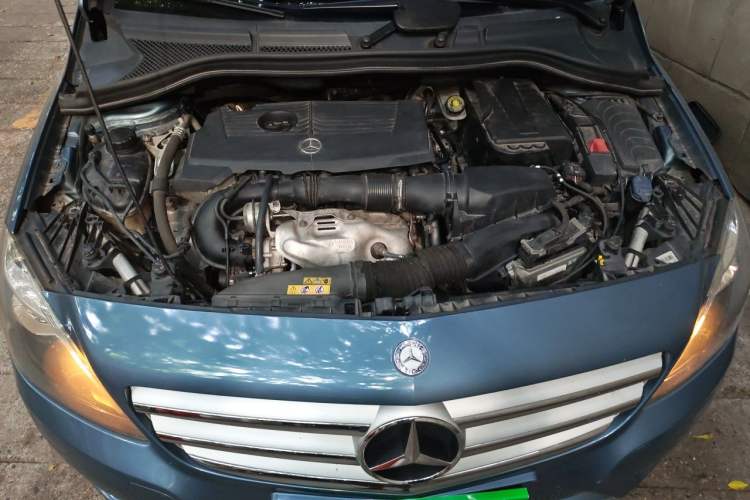 Used Mercedes-Benz B-Class 2012 B 180 Engine Bay