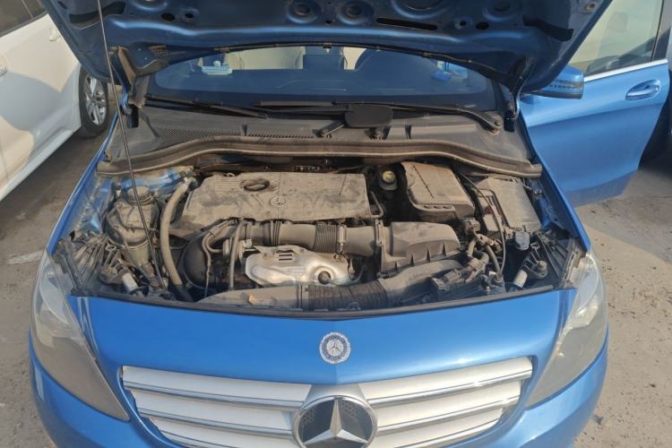 Used Mercedes-Benz B-Class 2012 B 180 Engine Bay