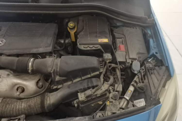 Used Mercedes-Benz B-Class 2012 B 200 Engine Bay Left