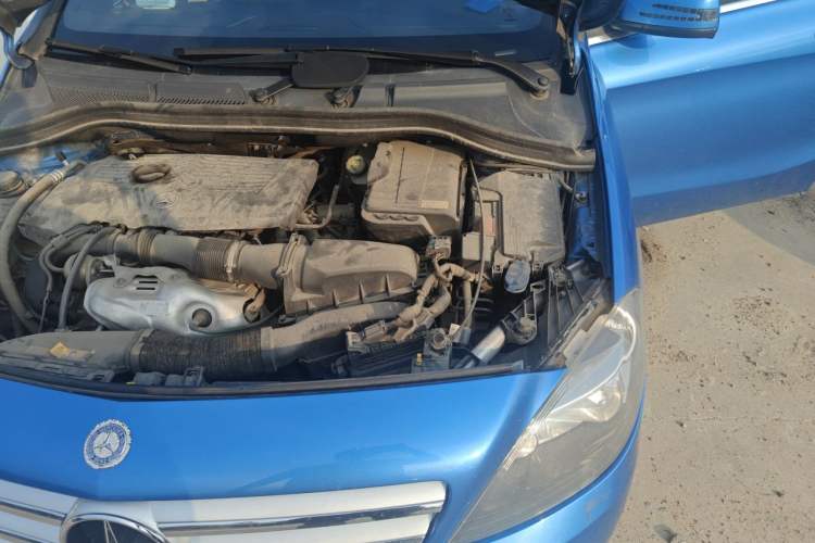 Used Mercedes-Benz B-Class 2012 B 180 Engine Bay Left