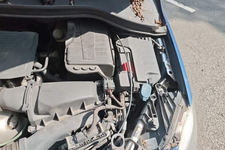 Used Mercedes-Benz B-Class 2012 B 200 Engine Bay Left