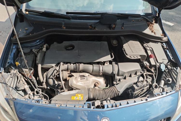Used Mercedes-Benz B-Class 2012 B 200 Engine Bay