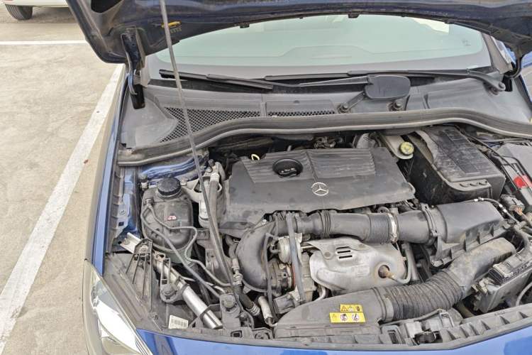 Used Mercedes-Benz B-Class 2012 B 180 Engine Bay Right