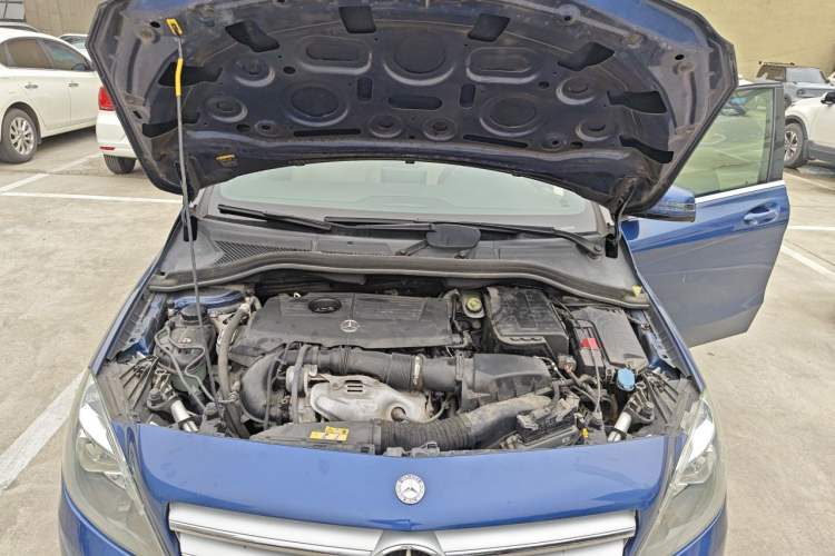Used Mercedes-Benz B-Class 2012 B 180 Engine Bay
