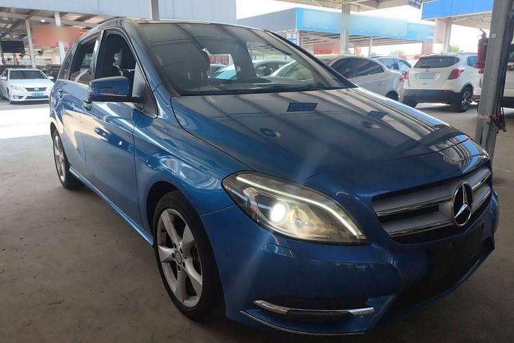 Used Mercedes-Benz B-Class 2012 B 200 Front Right 45 Deg