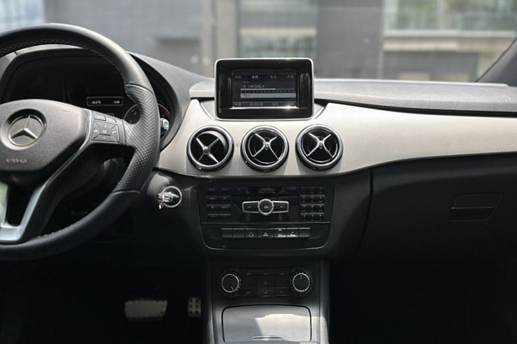 Used Mercedes-Benz B-Class 2012 B 200 Interior 3