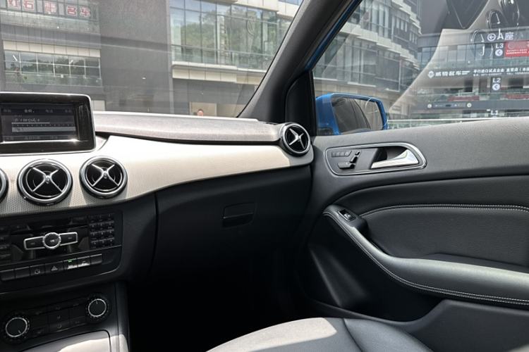 Used Mercedes-Benz B-Class 2012 B 200 Interior 7