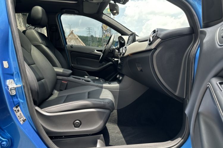 Used Mercedes-Benz B-Class 2012 B 200 Interior 8