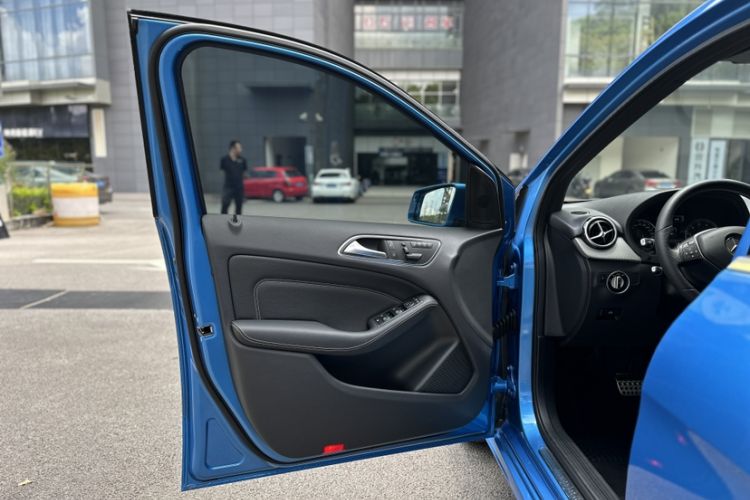 Used Mercedes-Benz B-Class 2012 B 200 Interior 9