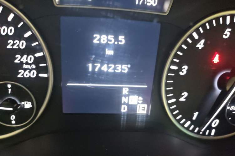 Used Mercedes-Benz B-Class 2012 B 180 Odometer Close Up