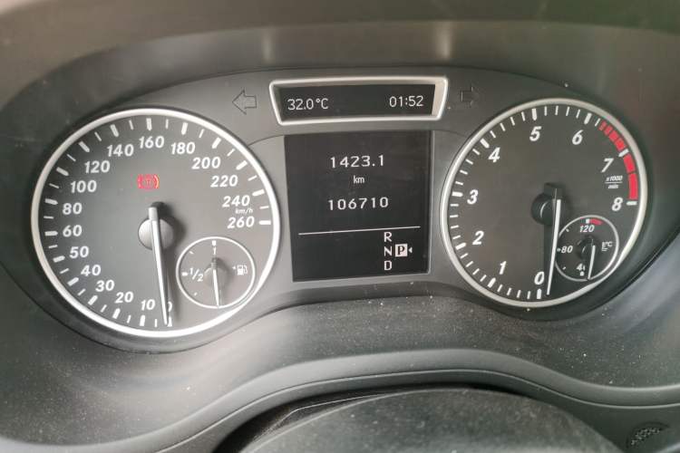 Used Mercedes-Benz B-Class 2012 B 200 Odometer Close Up