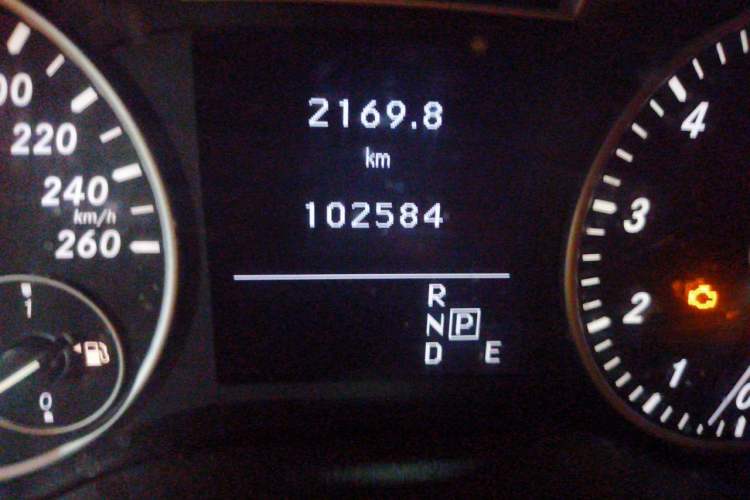 Used Mercedes-Benz B-Class 2012 B 180 Odometer Close Up