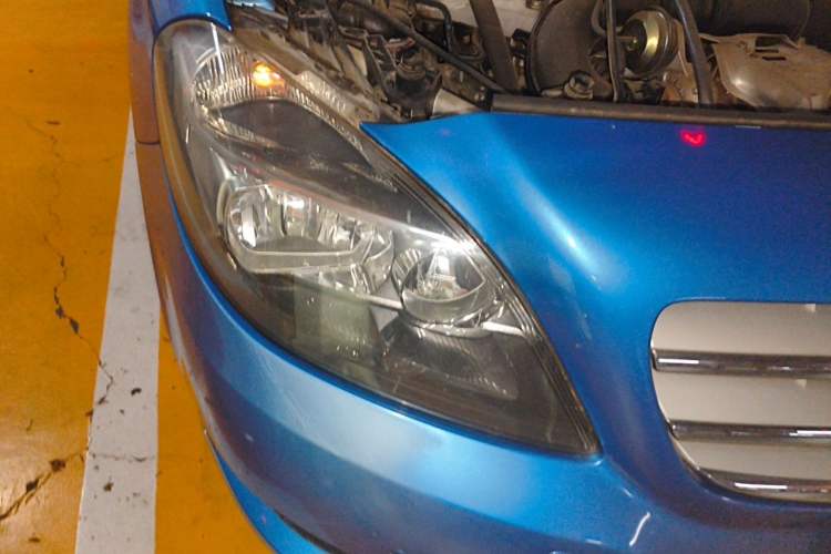Used Mercedes-Benz B-Class 2012 B 180 Right Front Headlight