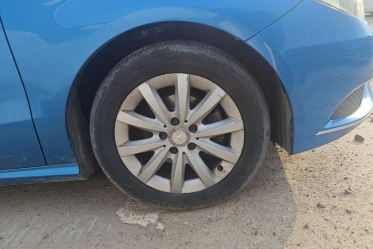 Used Mercedes-Benz B-Class 2012 B 180 Right Front Wheel Hub