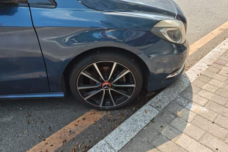 Used Mercedes-Benz B-Class 2012 B 200 Right Front Wheel Hub