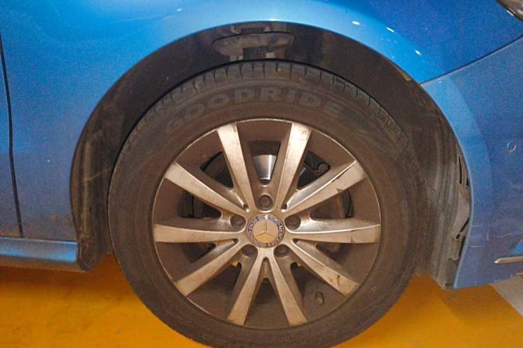 Used Mercedes-Benz B-Class 2012 B 180 Right Front Wheel Hub