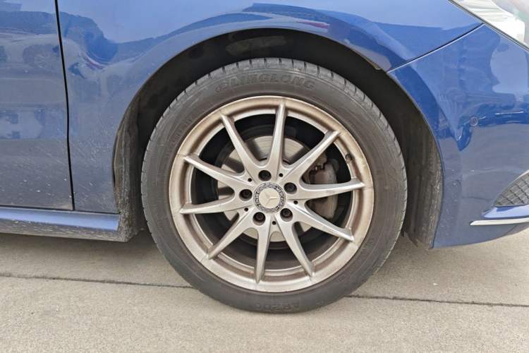 Used Mercedes-Benz B-Class 2012 B 180 Right Front Wheel Hub