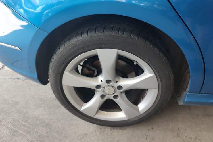 Used Mercedes-Benz B-Class 2012 B 200 Right Rear Wheel Hub