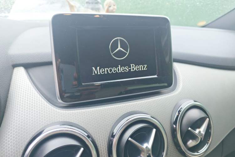 Used Mercedes-Benz B-Class 2012 B 200 Audio And AC Panel