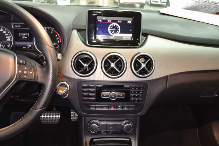 Used Mercedes-Benz B-Class 2012 B 200 Audio And AC Panel