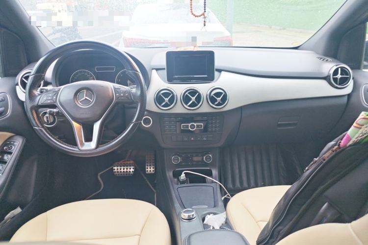 Used Mercedes-Benz B-Class 2012 B 200 Center Console