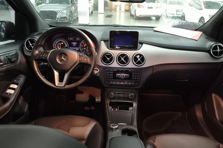 Used Mercedes-Benz B-Class 2012 B 200 Center Console